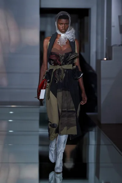 Look 27